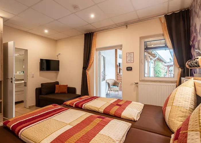 Land-Hotel Zum Schwan, Garni Weilerswist-Metternich, 3 E-Ladestationen, Naehe Phantasialand, Palmenparadies Euskirchen