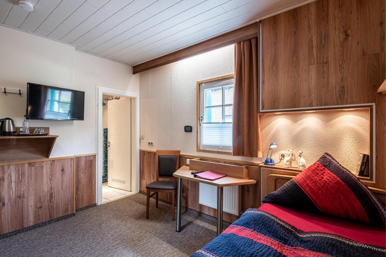 Hotel Land-hotel Zum Schwan, Garni Weilerswist-metternich, 3 E-ladestationen, Naehe Phantasialand, Palmenparadies Euskirchen Weilerswist
