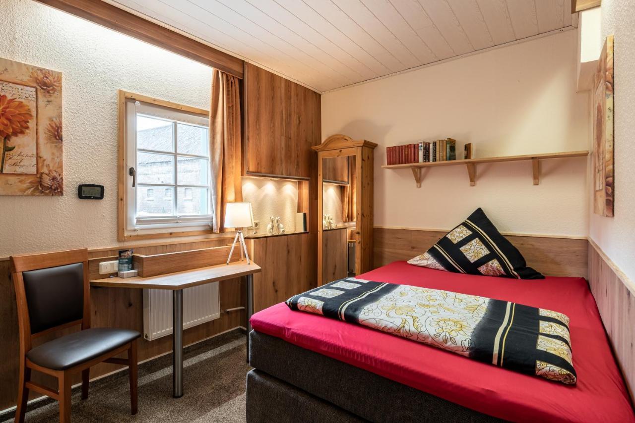 Land-hotel Zum Schwan, Garni Weilerswist-metternich, 3 E-ladestationen, Naehe Phantasialand, Palmenparadies Euskirchen 3* Weilerswist