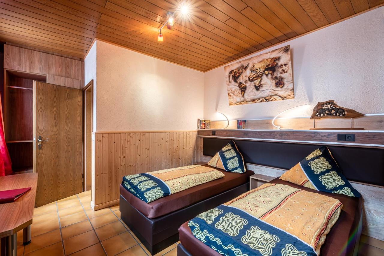 Hotel Land-hotel Zum Schwan, Garni Weilerswist-metternich, 3 E-ladestationen, Naehe Phantasialand, Palmenparadies Euskirchen